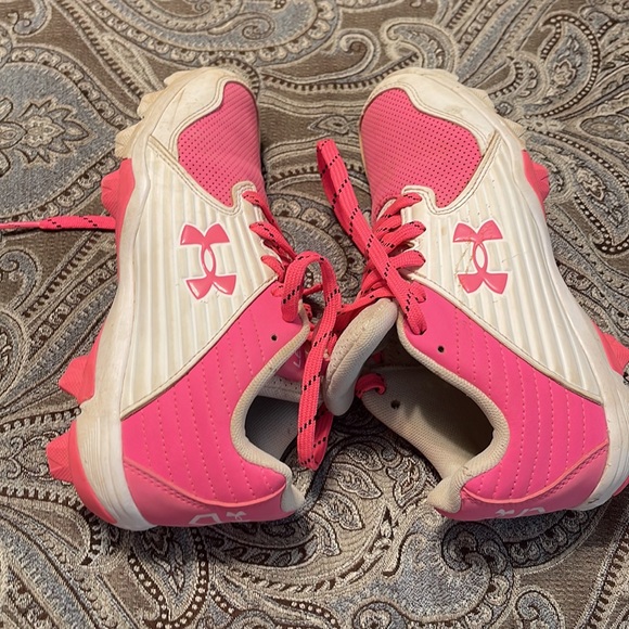 Gently worn for girls machine pitch softball. Lucky shoes/ lucky dirt marks. 😉 - Picture 6 of 7